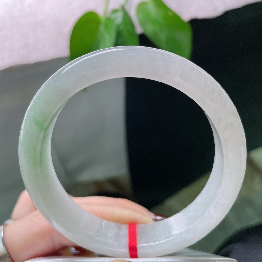 57.5/13/8.3淡绿色正圈，一抹飘花点缀，是雨后的新芽，是拂晓的天光，无裂，ss50187a