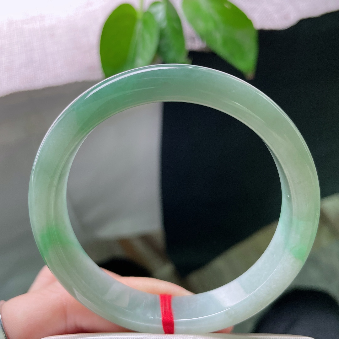 58.5/12/7.9飘绿正圈，水润细腻，点翠千金，佩戴沉稳，雅致，皮纹，ss50369a