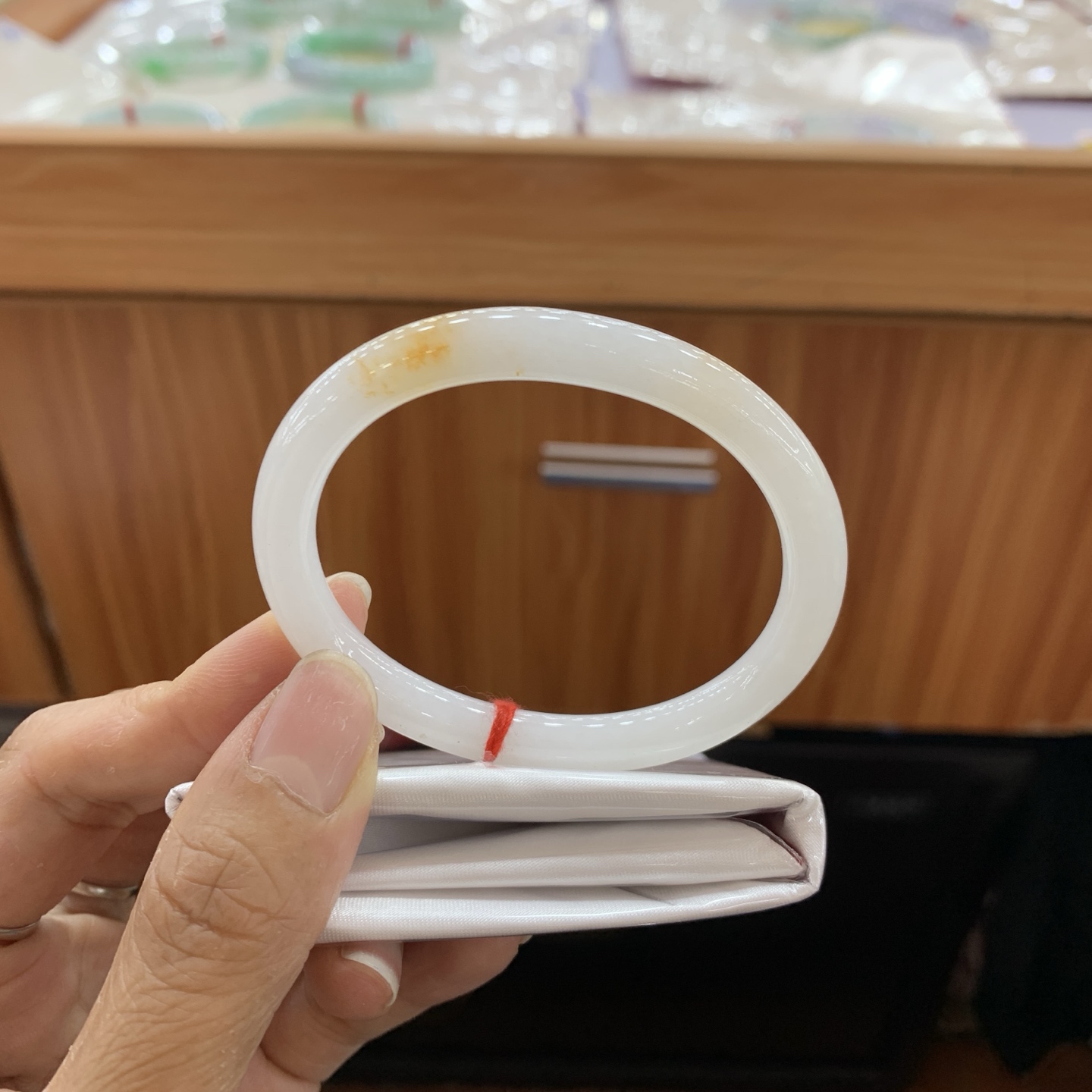 041401FN 飘黄翡小贵妃翡翠手镯 54-46.4-7.2-7