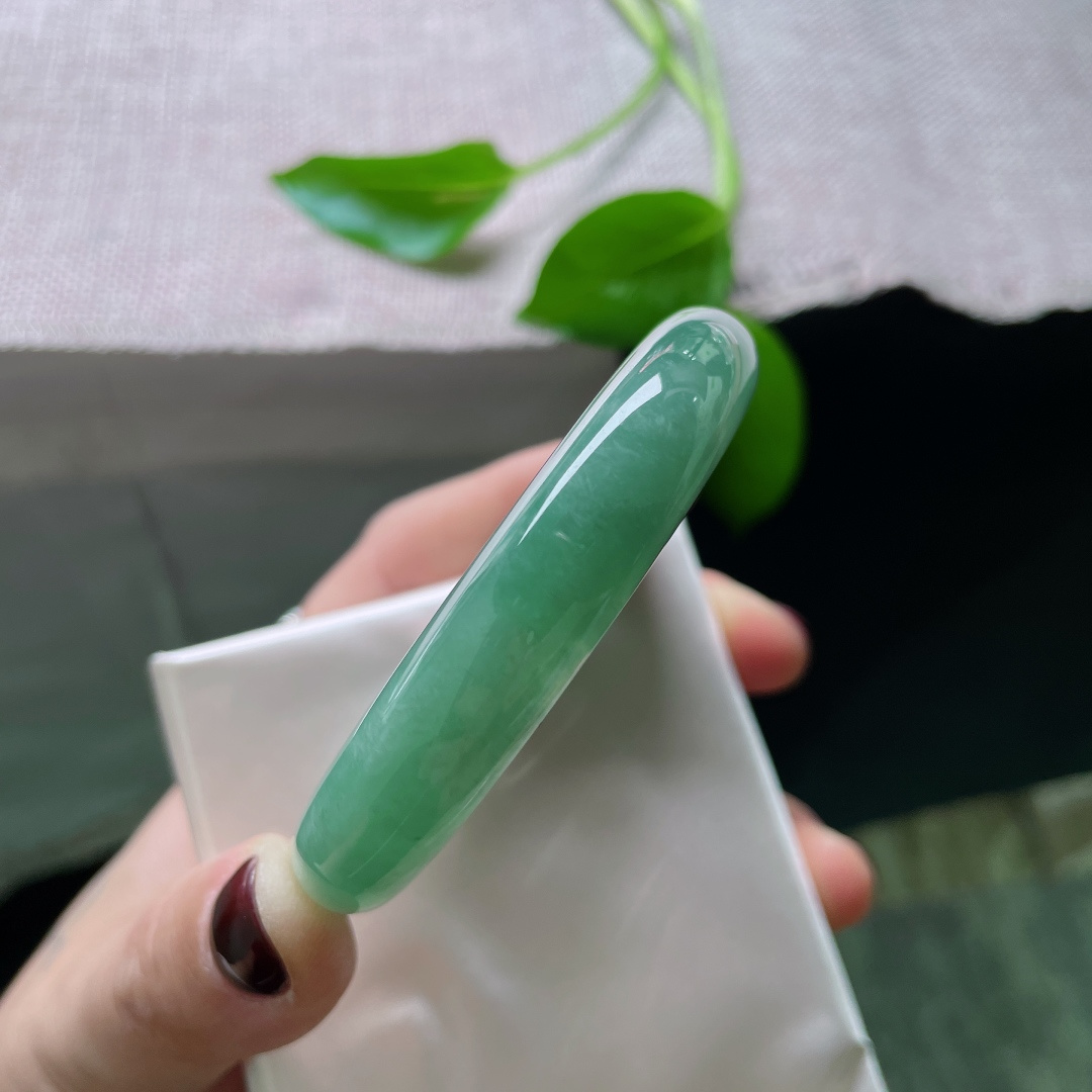 54.5/11.6/8湖水蓝正圈，种老，把天空揉碎了，撒成一湖的蓝挂在腕间，有纹，ss50149a