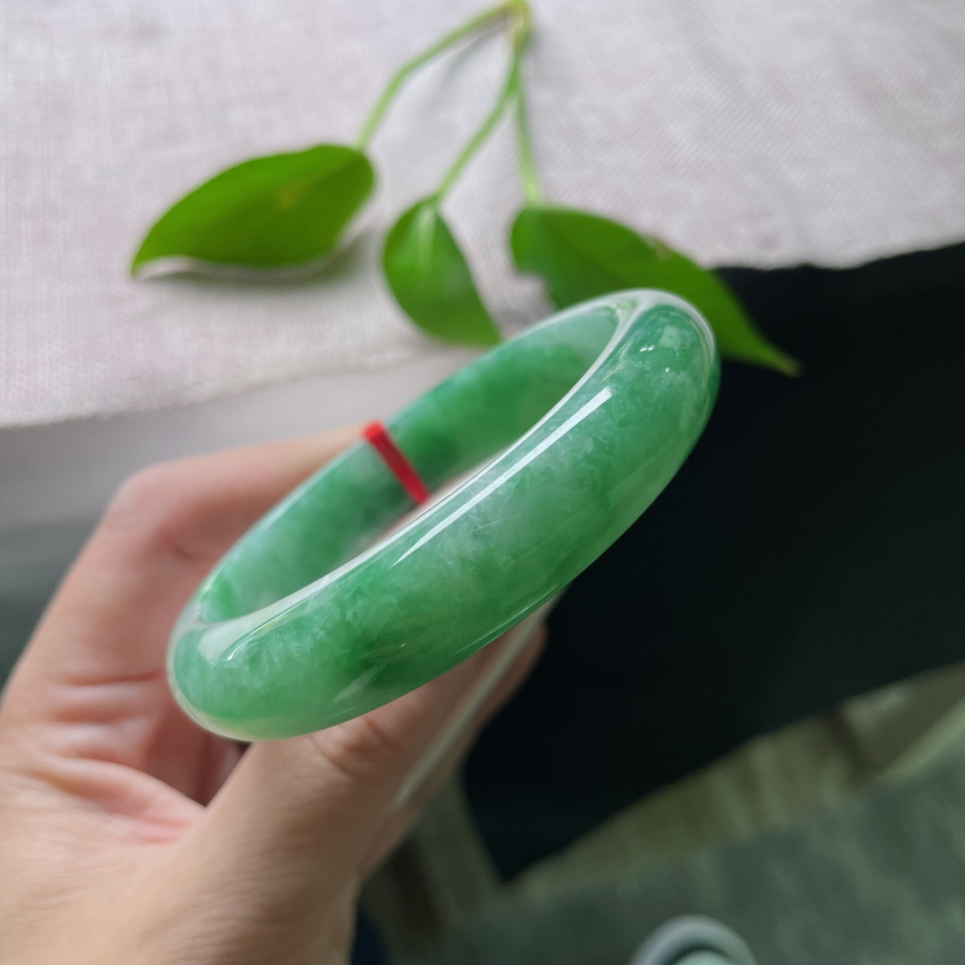 57.4/13/8.3绿色正圈，水润，沉稳贵气，郁郁葱葱，一点晶体纹，ss47210a