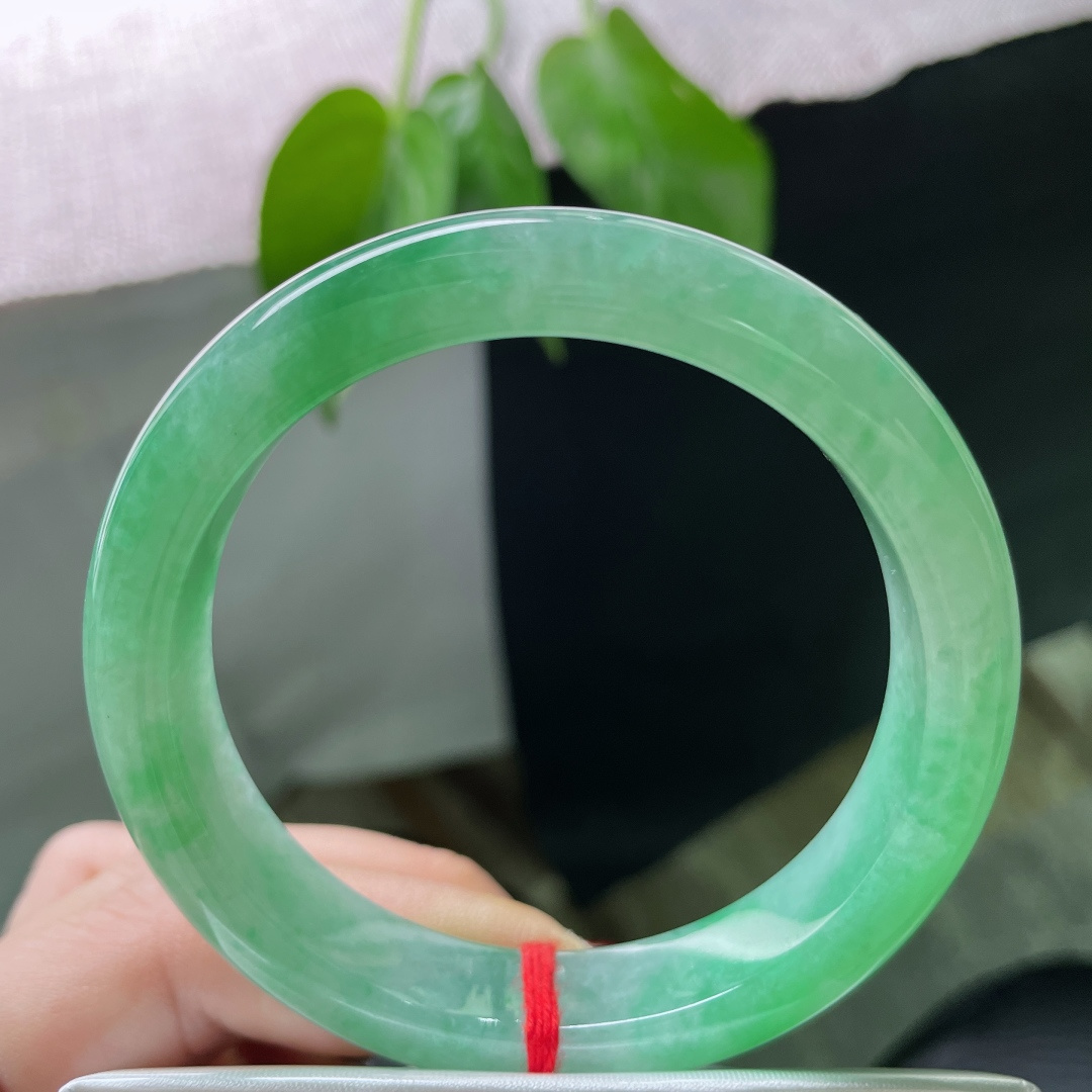 56.2/11.9/8.2绿色正圈，水润细腻，沁人心脾，甜美，传承之美，贵气，一点皮纹，ss50686a