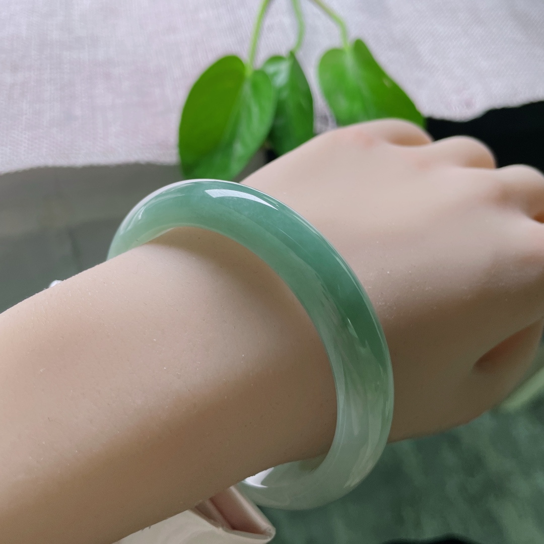 57.5/12.2/7.9，油绿底正圈，颜色由浅入深过渡，循序渐进，一点皮纹不显，ss50368a