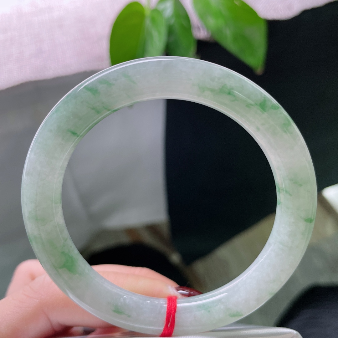 55.5/9.3，飘花圆条，水润细腻，干净，花影摇曳，步步生花，无裂，ss50669a