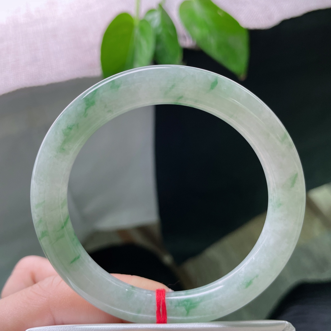 55.5/9.3，飘花圆条，水润细腻，干净，花影摇曳，步步生花，无裂，ss50669a