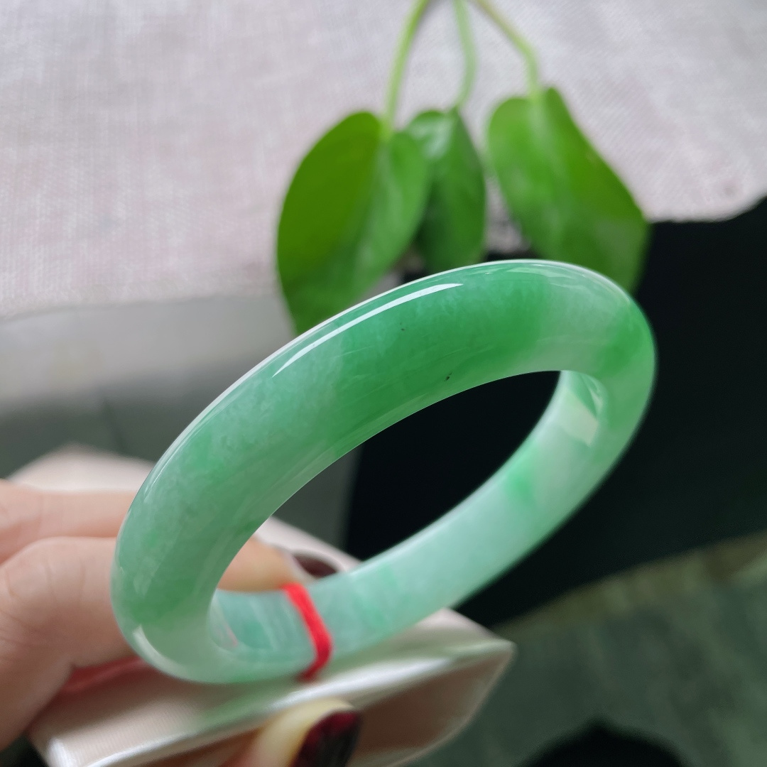 57.7/11.9/9.9绿底正圈，颜色艳丽，千娇百媚，水头好，种老，一点皮纹，ss50907a