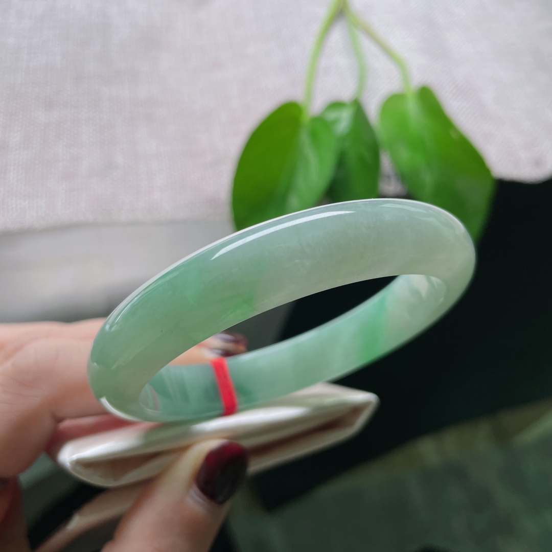 58.5/12/7.9飘绿正圈，水润细腻，点翠千金，佩戴沉稳，雅致，皮纹，ss50369a