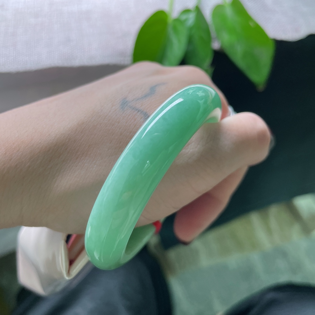 50.7/11.8/7.8，绿底，水润，细腻，贵气，一点皮纹，雍容华贵，耐看，ss50807a