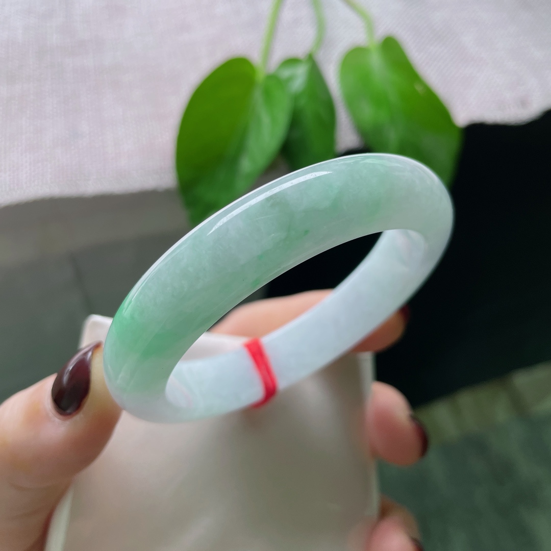 53.8/12.5/8.2，飘阳绿正圈，水头好，肉质细腻干净，鲜活灵动，皮纹，ss49887a