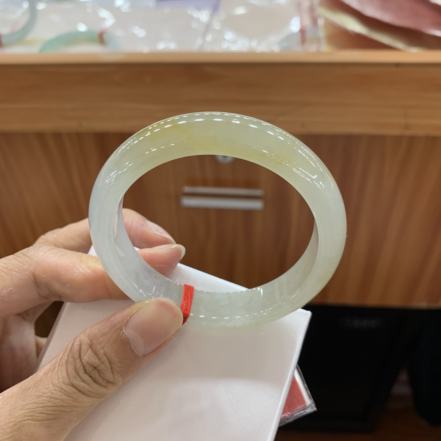 041322FN 飘黄翡正圈翡翠手镯 54-12.5-7.8