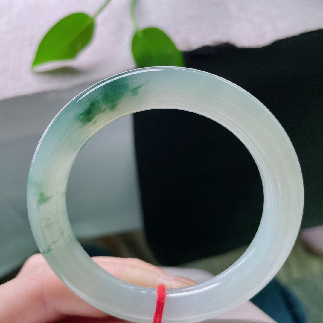 54.1/9.8，冰飘花圆条，摒弃浮夸，留存本真，上手诠释着不疾不徐的优雅。无裂，ss48371a