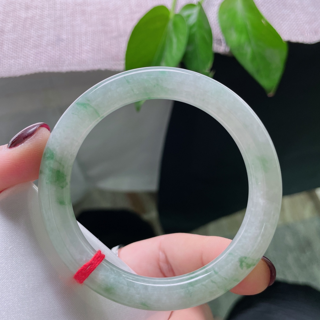 55.5/9.3，飘花圆条，水润细腻，干净，花影摇曳，步步生花，无裂，ss50669a