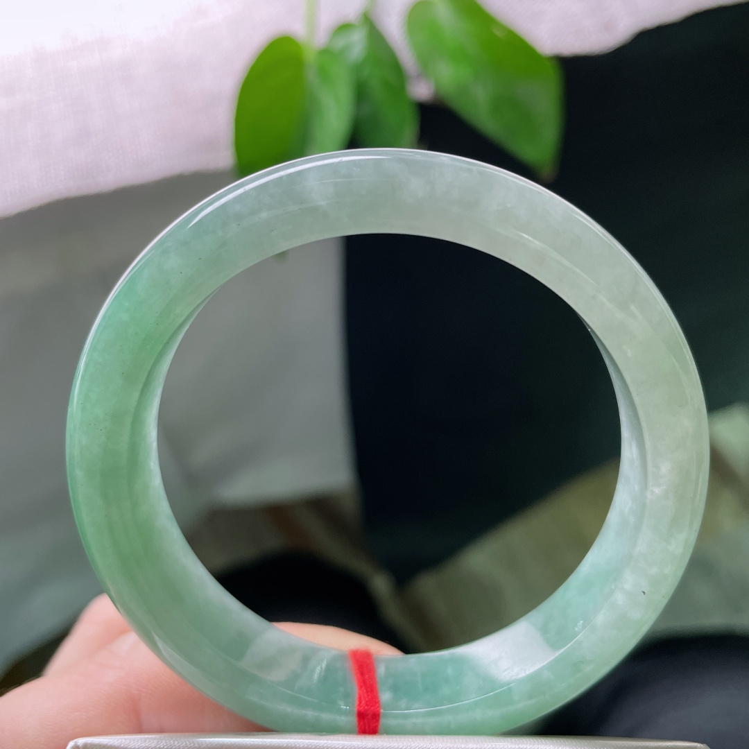 56/12.1/8.3绿色正圈，像雾气一样，边界模糊，慢慢化开，给人一种朦胧美。无裂，ss48768a