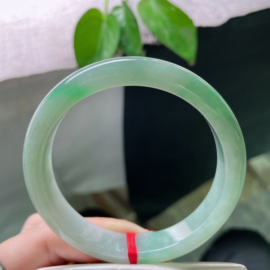 58.5/12/7.9飘绿正圈，水润细腻，点翠千金，佩戴沉稳，雅致，皮纹，ss50369a