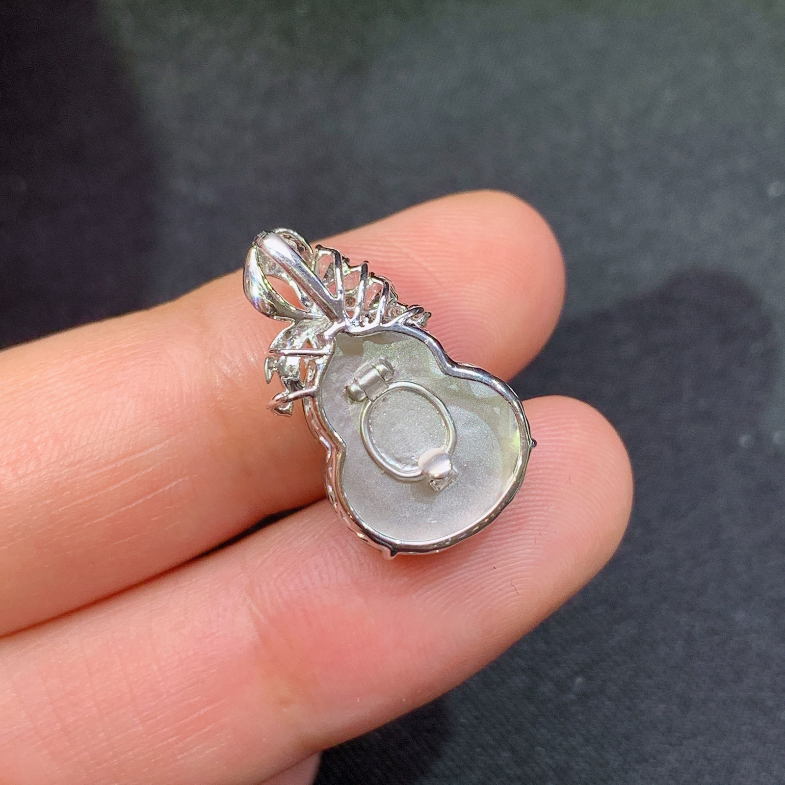 冰阳绿葫芦吊坠，18k金镶嵌，冰润色阳，玉质细腻，种水足，Y4 尺寸20.3*11.8*7