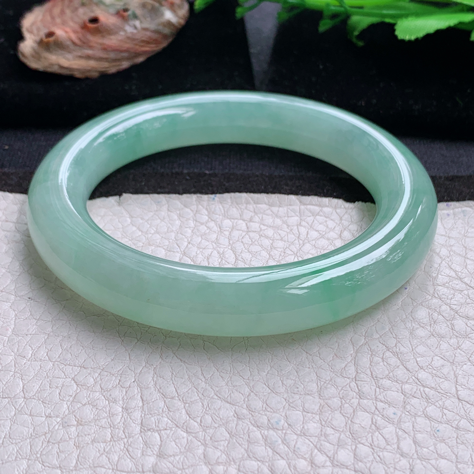 js实拍59*12*12.3胖圆镯 天然缅甸翡翠a货手镯冰绿圆条正圈玉镯子