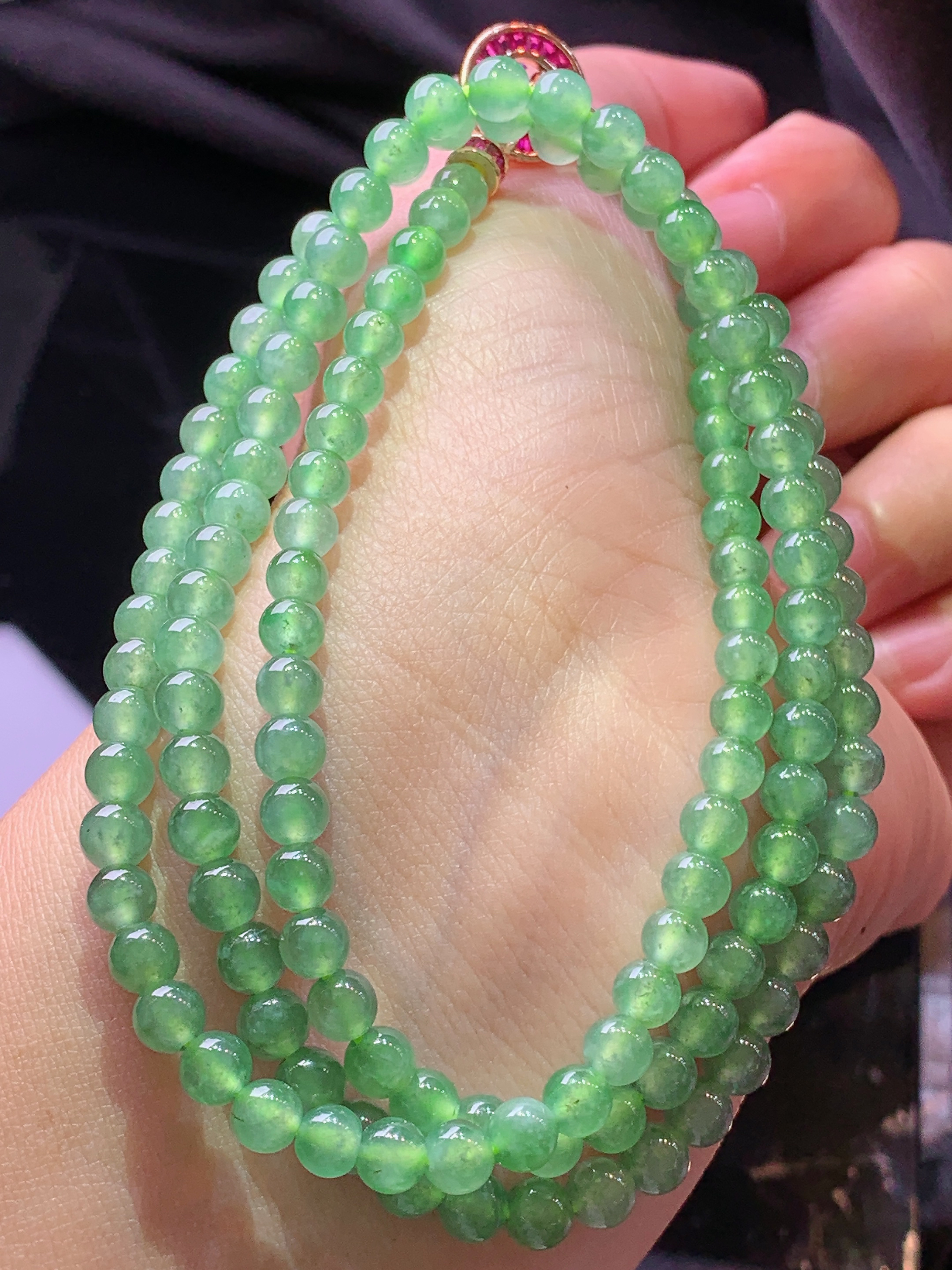 冰种浅绿项链 玉质细腻 色泽艳丽清新 水润亮眼 整体尺寸5c5