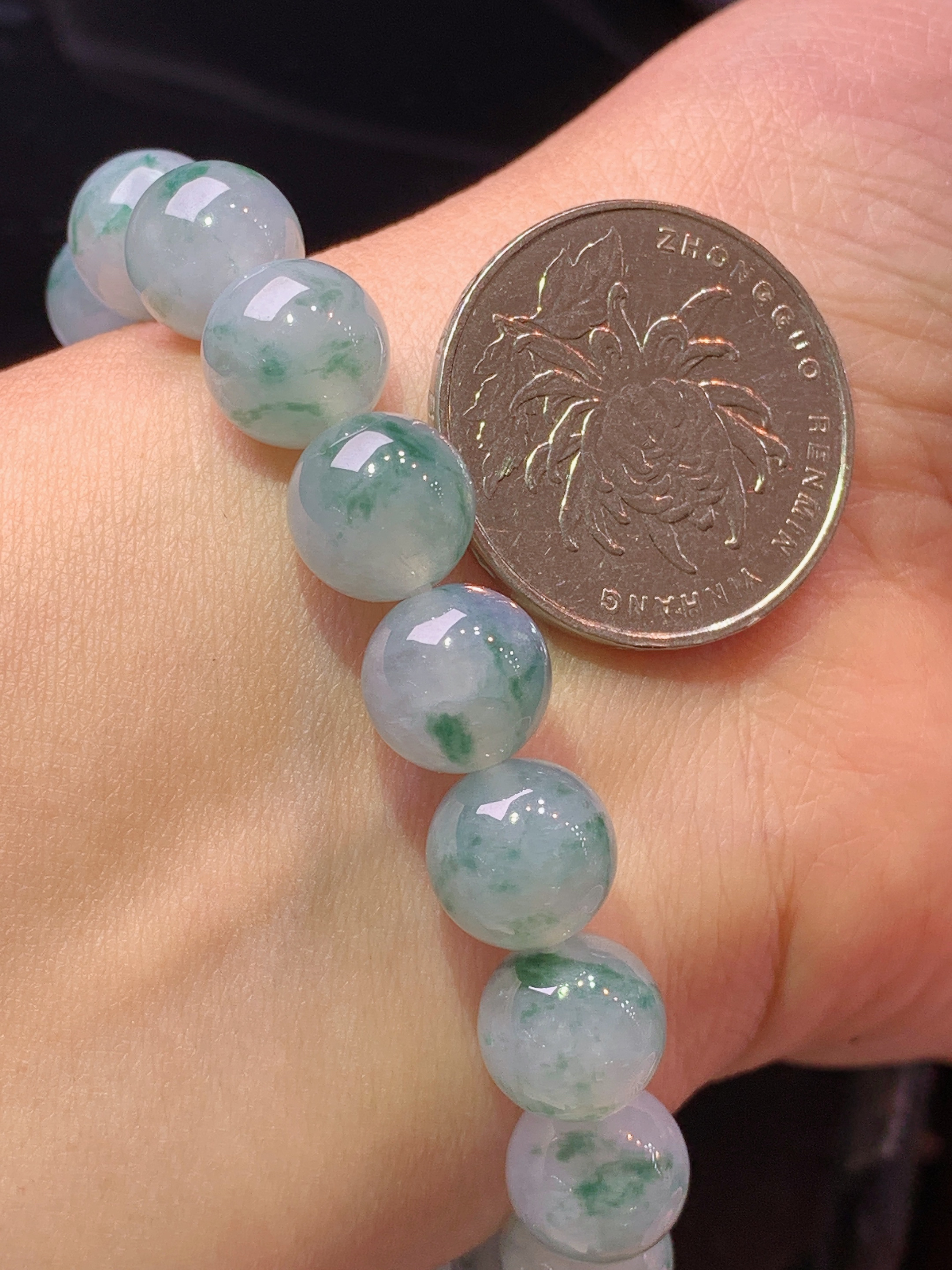 冰飘花圆珠手链 玉质细腻 色泽艳丽清新 水润亮眼 整体尺寸9.6c5