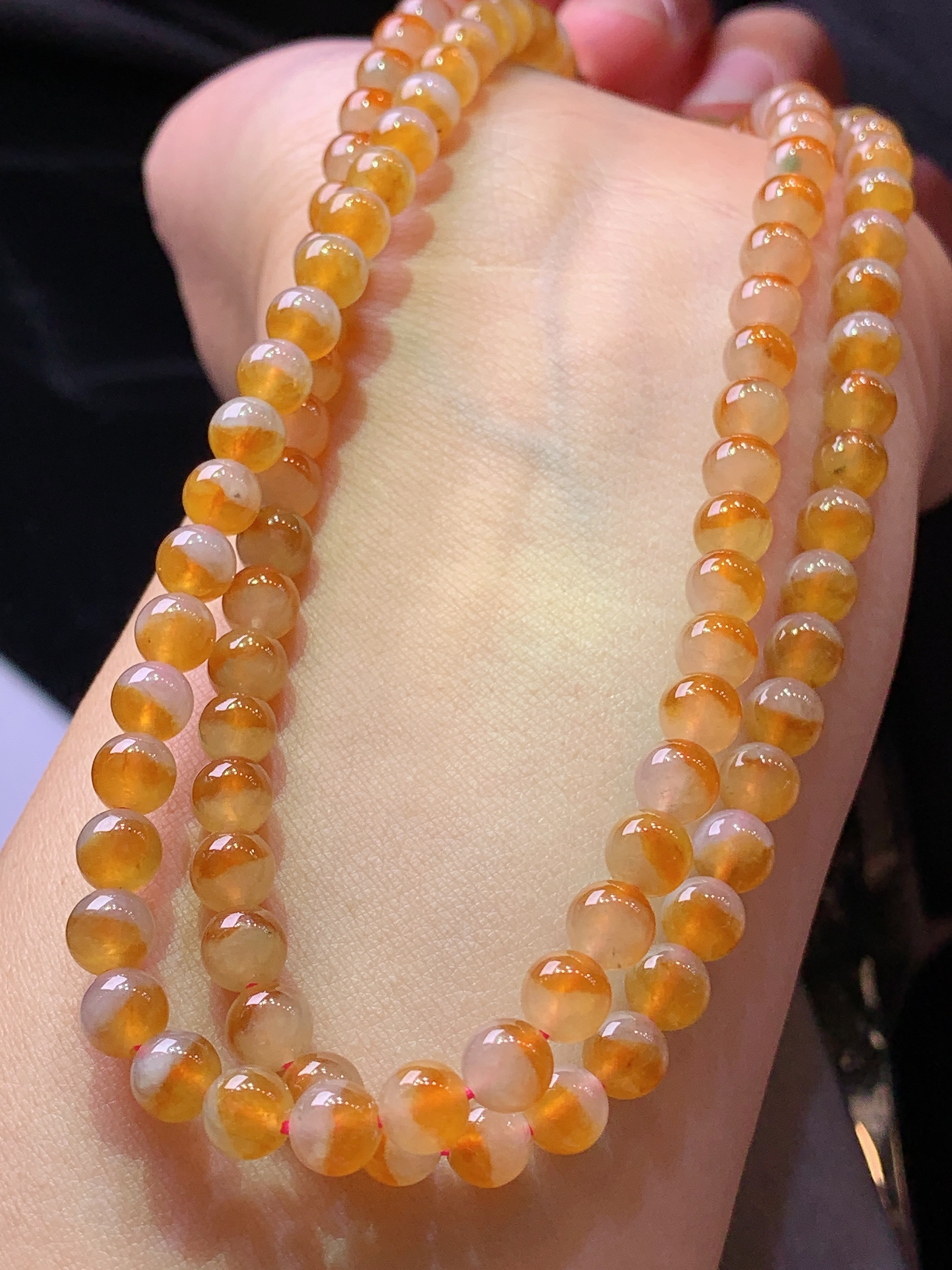 黄翡圆珠项链 玉质细腻 色泽艳丽清新 水润亮眼 整体尺寸5.5c5