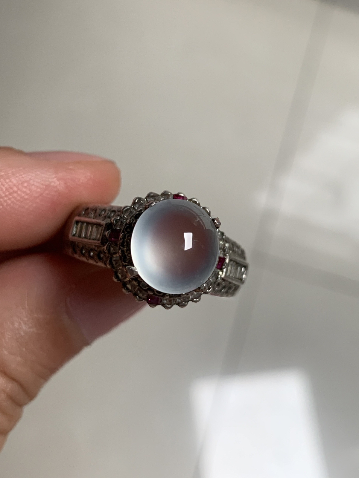 白冰戒面
老坑种强荧光，钢性十足纯净饱满