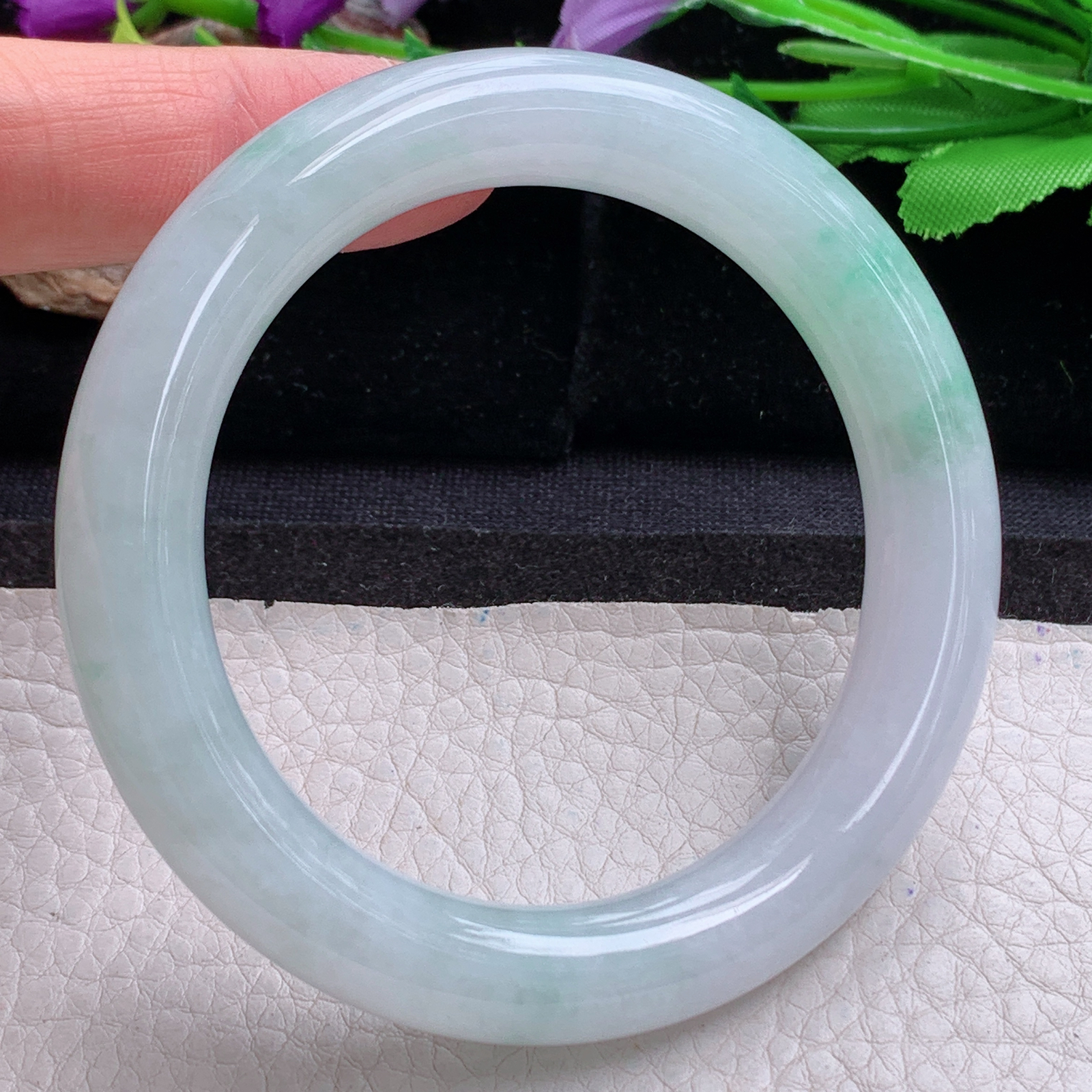 xc实拍56.8*11美人镯 天然缅甸翡翠a货手飘绿圆条玉镯子