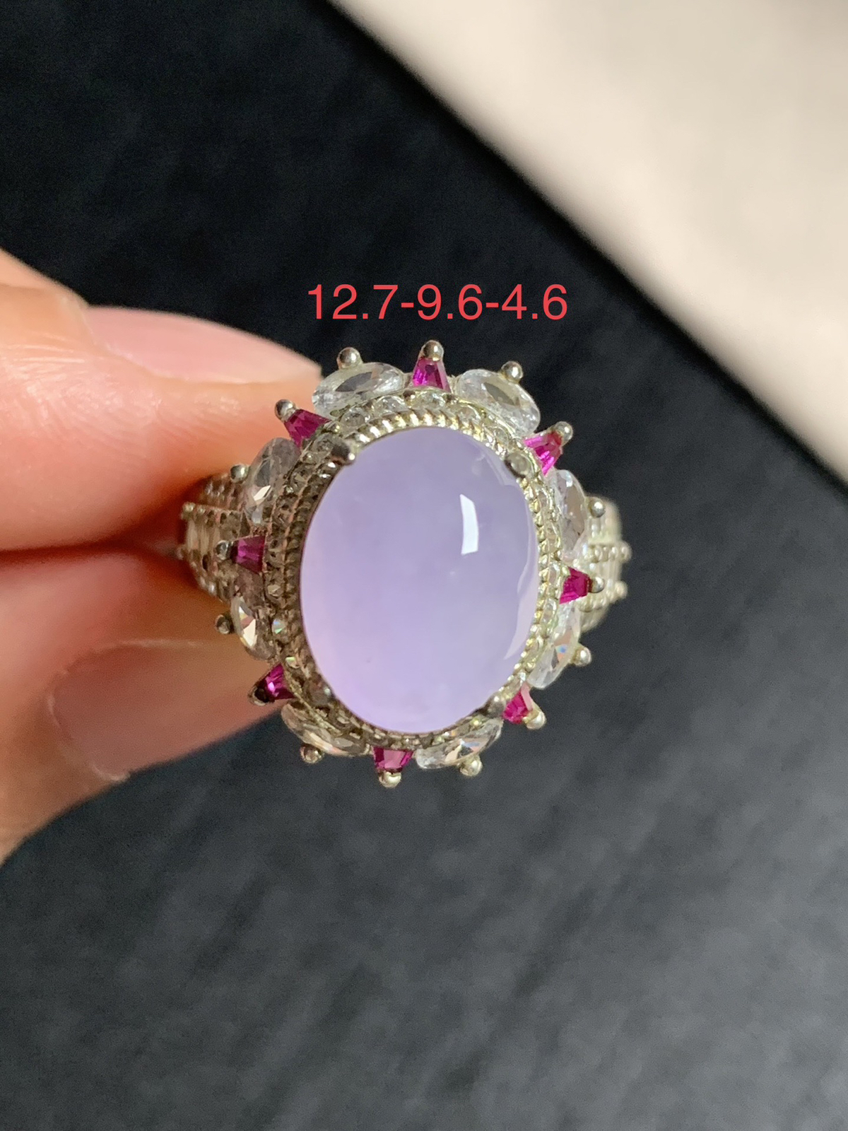 冰粉紫戒面
种好色美品相好，樱花粉颜色鲜艳甜美，质地细腻水灵饱满