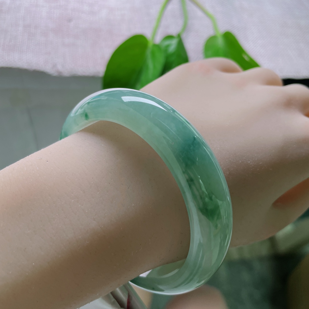 57/15.1/8.7飘花正圈，宽版，方寸之间，有寒江独钓的孤清，亦有空谷幽兰的雅致。无裂，ss51060a