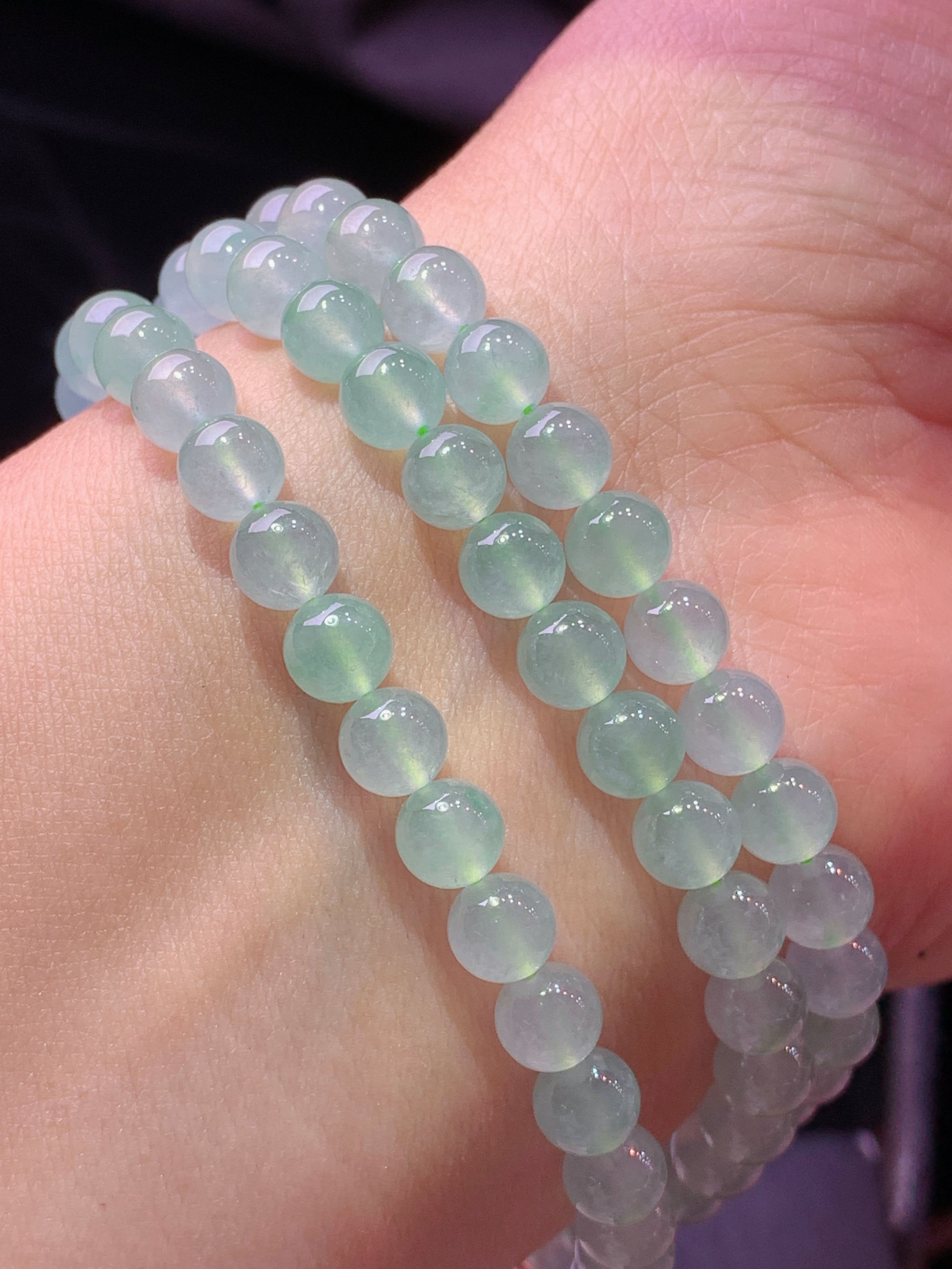 冰种圆珠项链 玉质细腻 色泽艳丽清新 水润亮眼 整体尺寸6c5