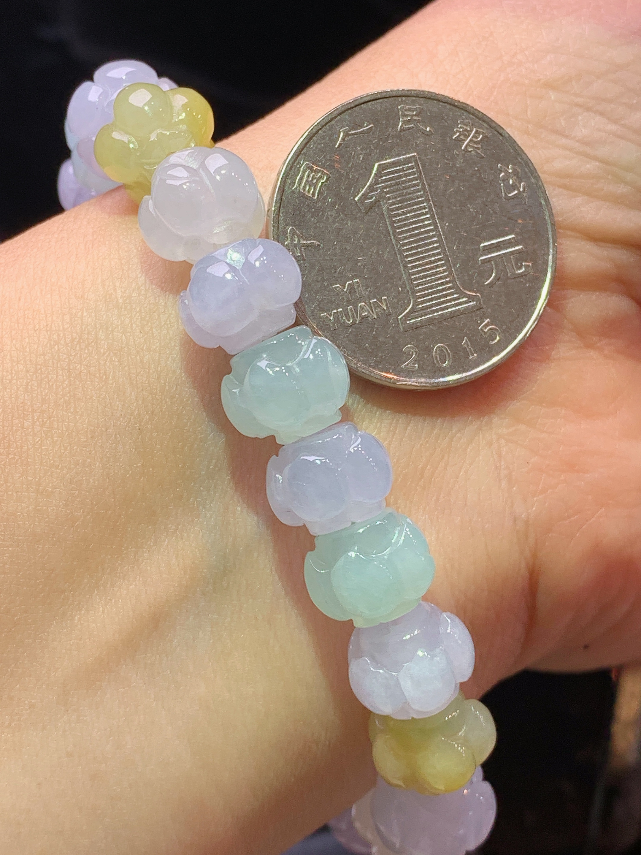 多彩莲蓬头手链 玉质细腻 色泽艳丽清新 水润亮眼 整体尺寸10*7.3c5