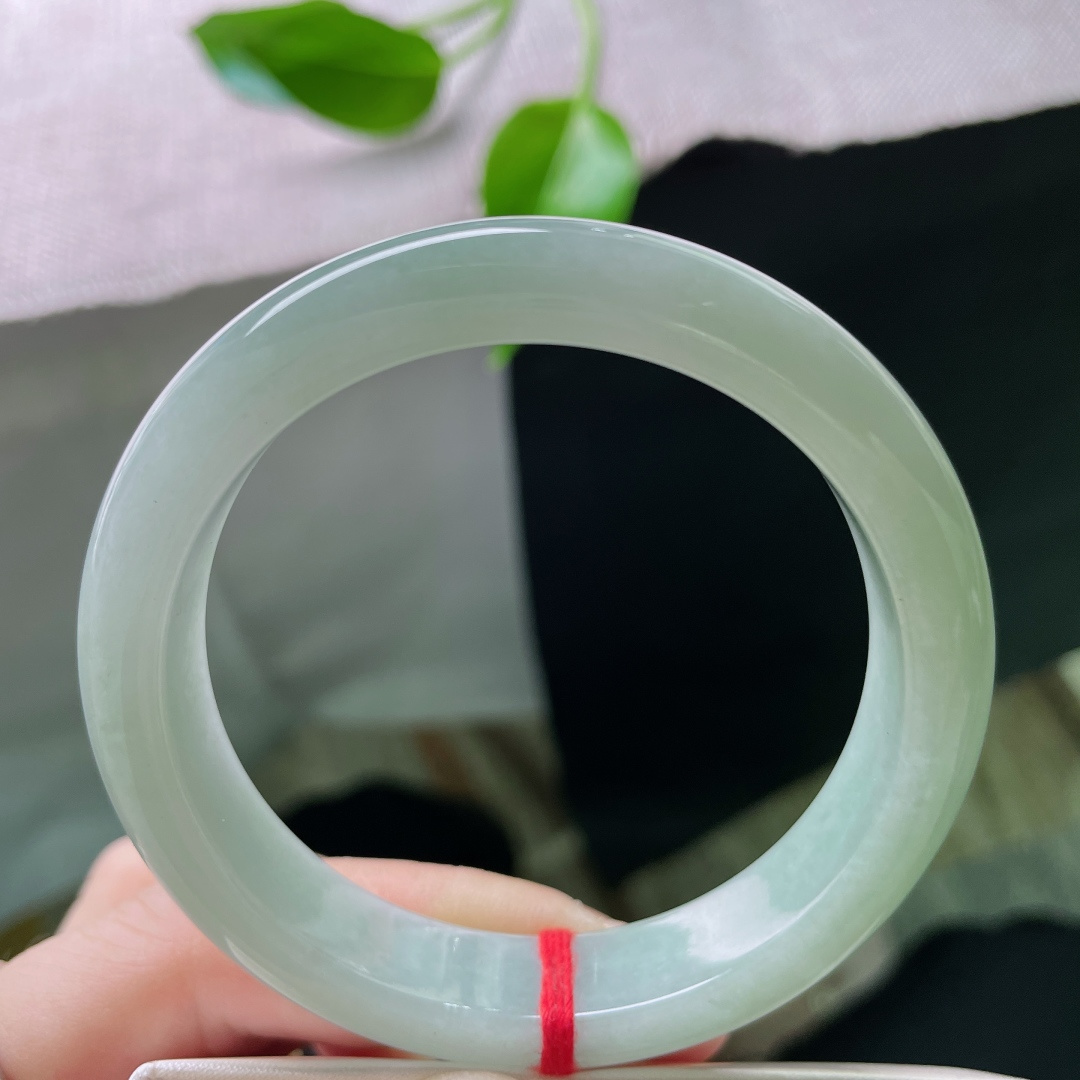 54.6/12.1/7.9绿底正圈，柔润透亮，细腻又显白，上手温婉雅致。无裂，ss47946a