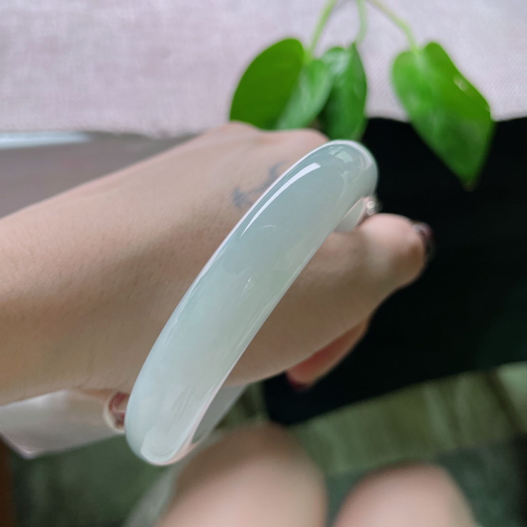 59.4/12.6/8.5，浅绿底正圈，水头好，如晨光微露，万物皆温柔。无裂。ss49090a