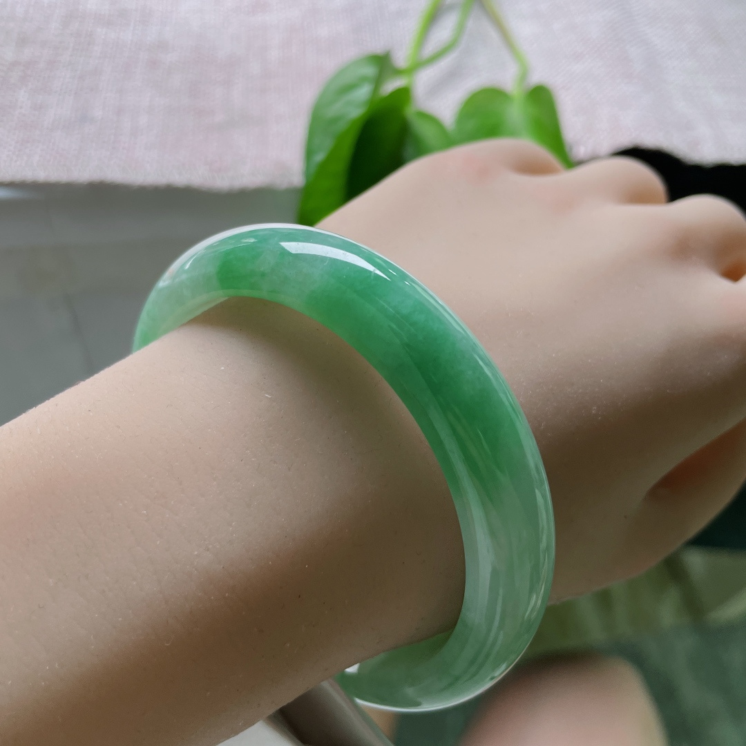 58.2/12.5/8.2，绿底正圈，如心中草原，广阔无垠，温柔半两，从容一生。洒金，晶体纹，ss50682a