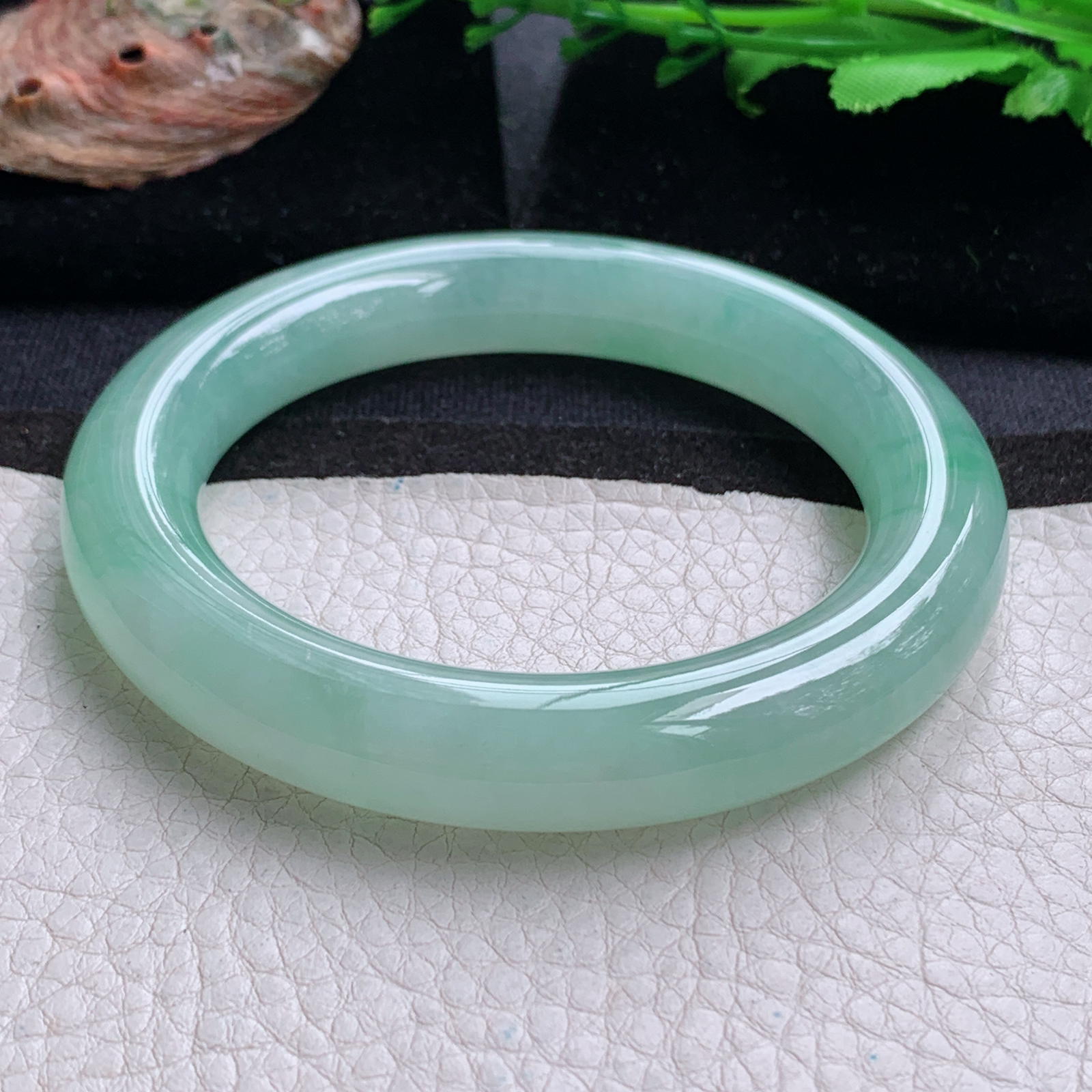 js实拍59*12*12.3胖圆镯 天然缅甸翡翠a货手镯冰绿圆条正圈玉镯子