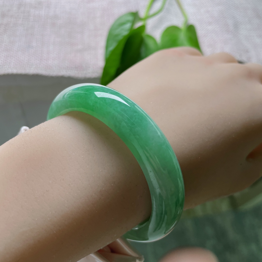 51.5/12.5/7.8。绿底正圈，水头好，青山入我怀，我揽风入梦。皮纹，ss50863a