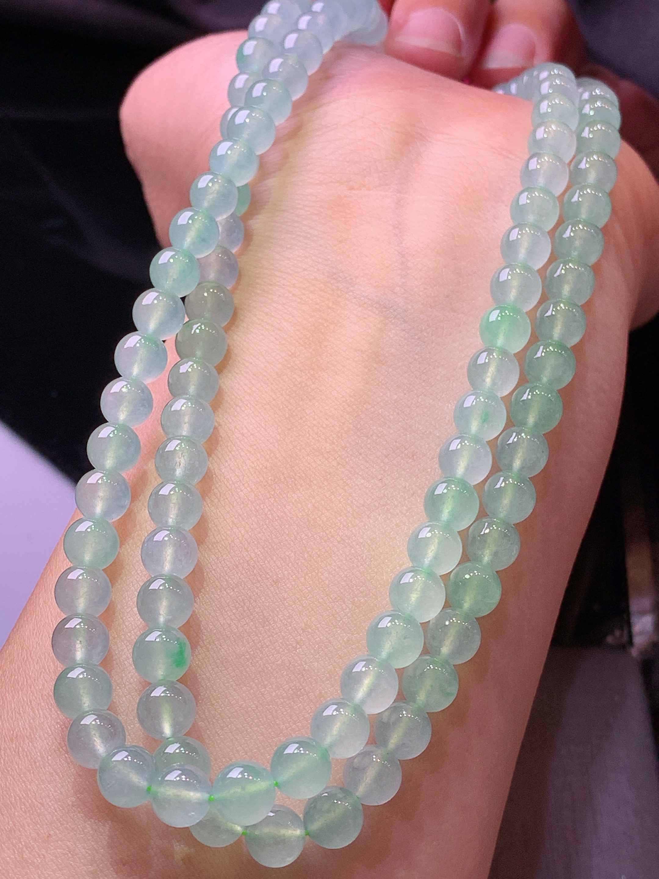 冰种圆珠项链 玉质细腻 色泽艳丽清新 水润亮眼 整体尺寸6c5
