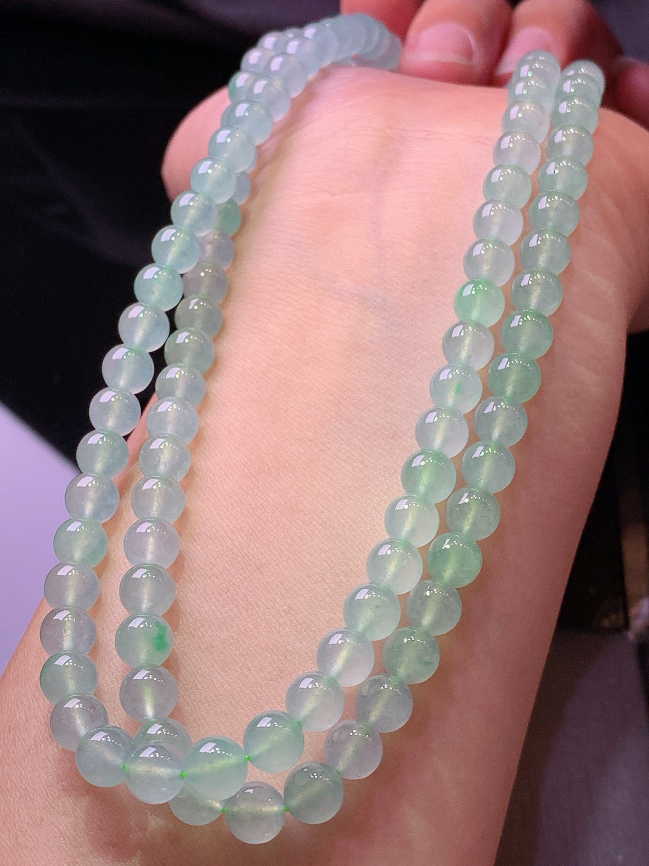 冰种圆珠项链 玉质细腻 色泽艳丽清新 水润亮眼 整体尺寸6c5