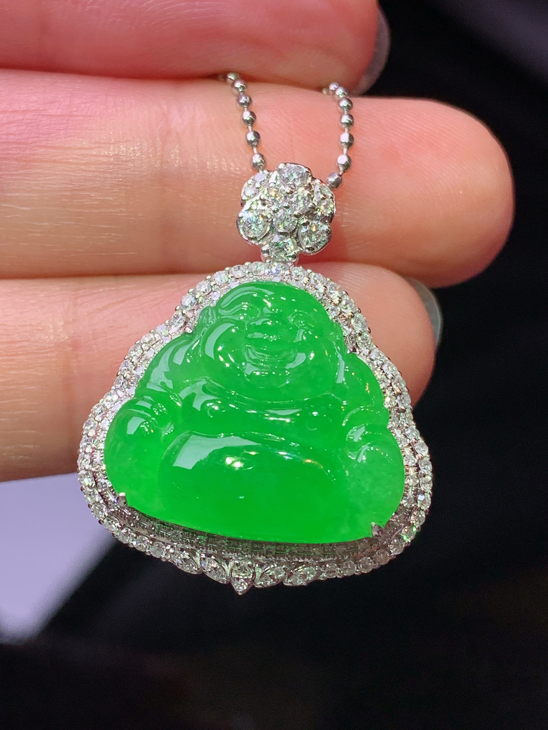 18k金钻镶嵌阳绿佛公吊坠 玉质细腻 色泽艳丽清新 水润亮眼 整体尺寸27*21.6*10.5m5
