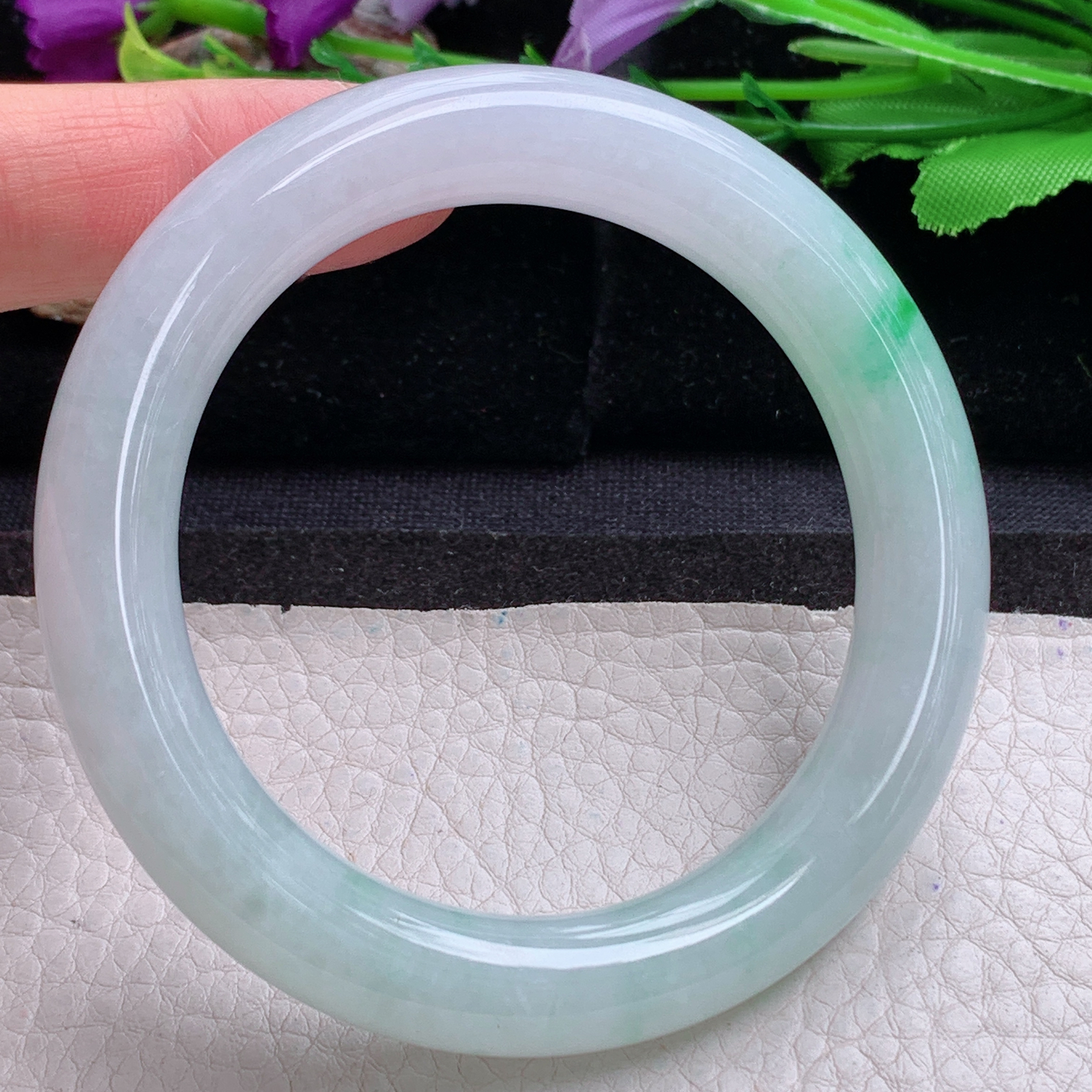 xc实拍56.8*11美人镯 天然缅甸翡翠a货手飘绿圆条玉镯子