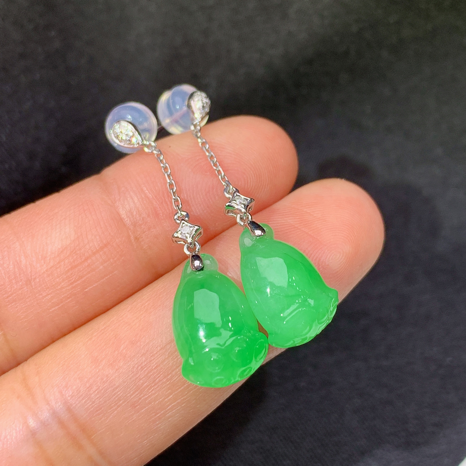 阳绿莲蓬耳坠，18k金镶嵌，款式新颖，冰润色阳，种水足，Zha 尺寸13*8.9*5.2