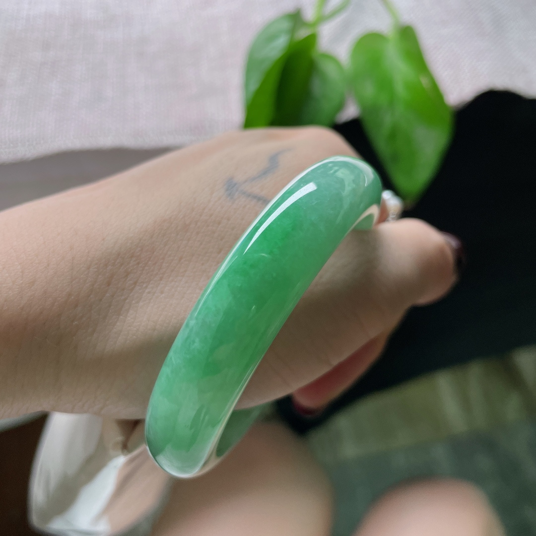 51.5/12.5/7.8。绿底正圈，水头好，青山入我怀，我揽风入梦。皮纹，ss50863a