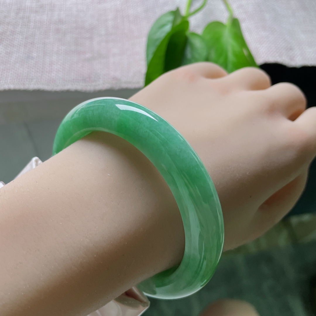 57.8/11.8/9.7绿底正圈，水润，色艳，风动青萍，心动涟漪。晶体纹，ss50901a