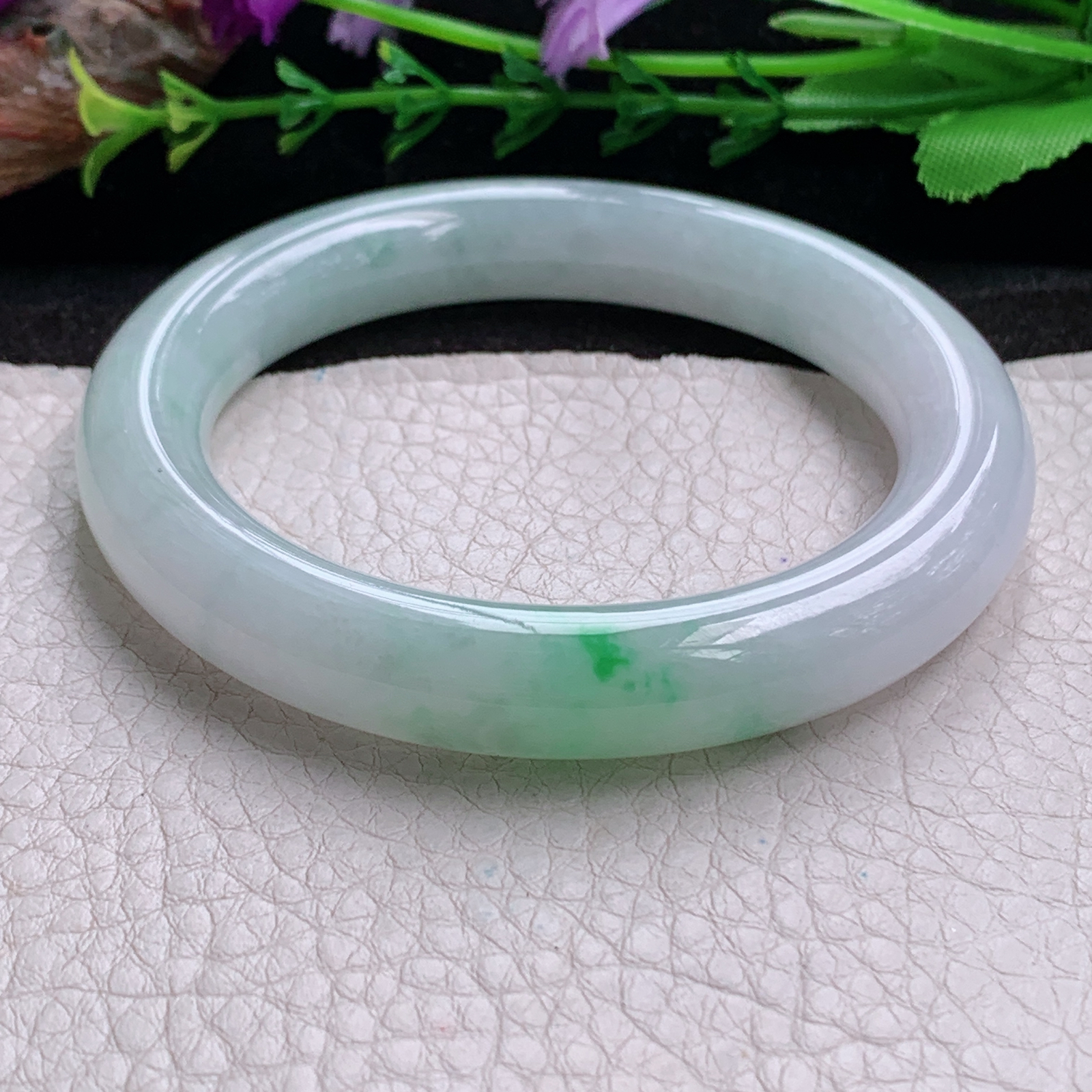 xc实拍56.8*11美人镯 天然缅甸翡翠a货手飘绿圆条玉镯子