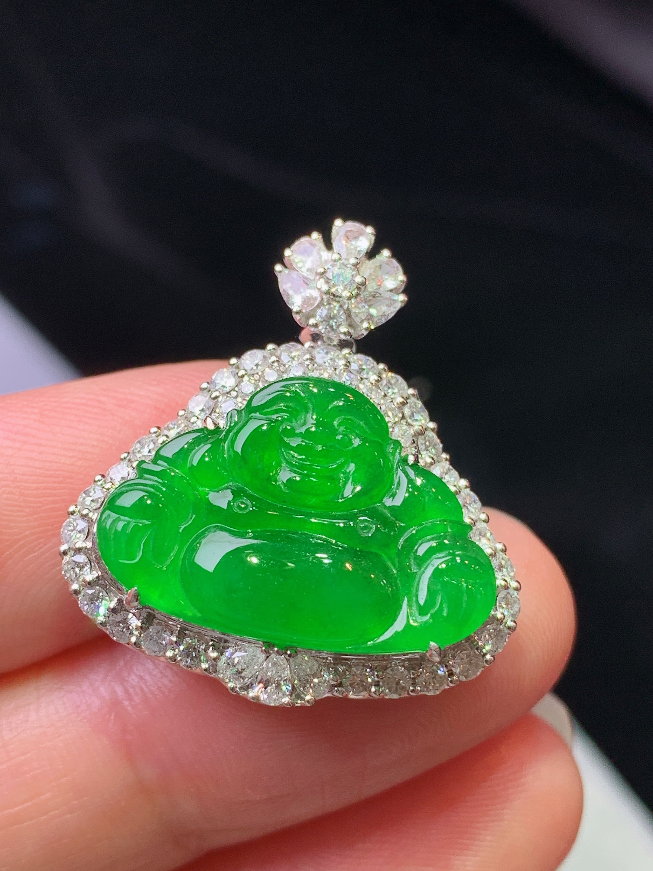 18k金钻镶嵌满绿佛公吊坠 玉质细腻 色泽艳丽清新 水润亮眼 整体尺寸25.5*23*9m4