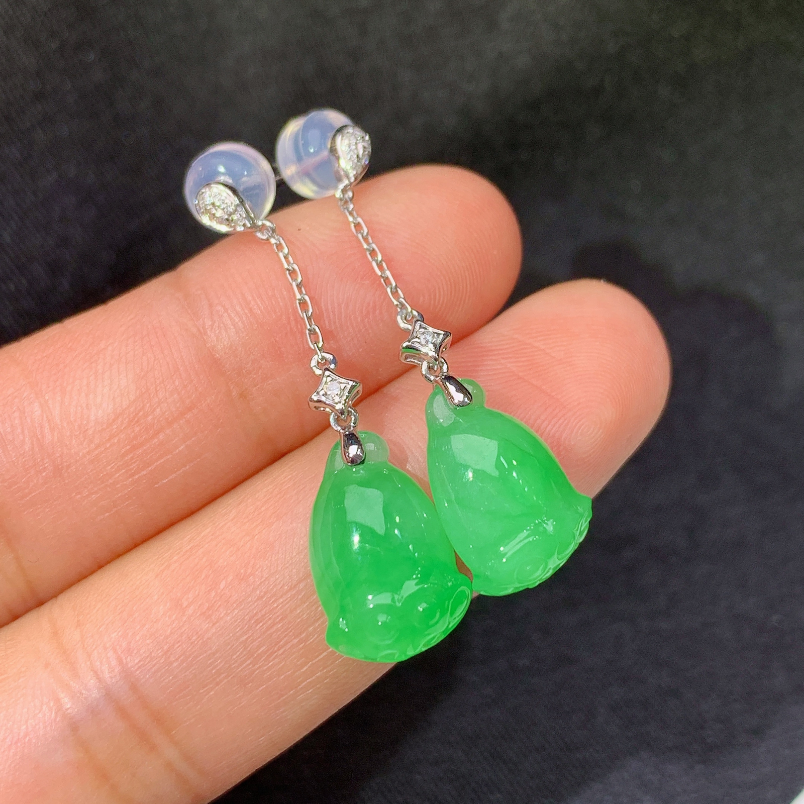 阳绿莲蓬耳坠，18k金镶嵌，款式新颖，冰润色阳，种水足，Zha 尺寸13*8.9*5.2