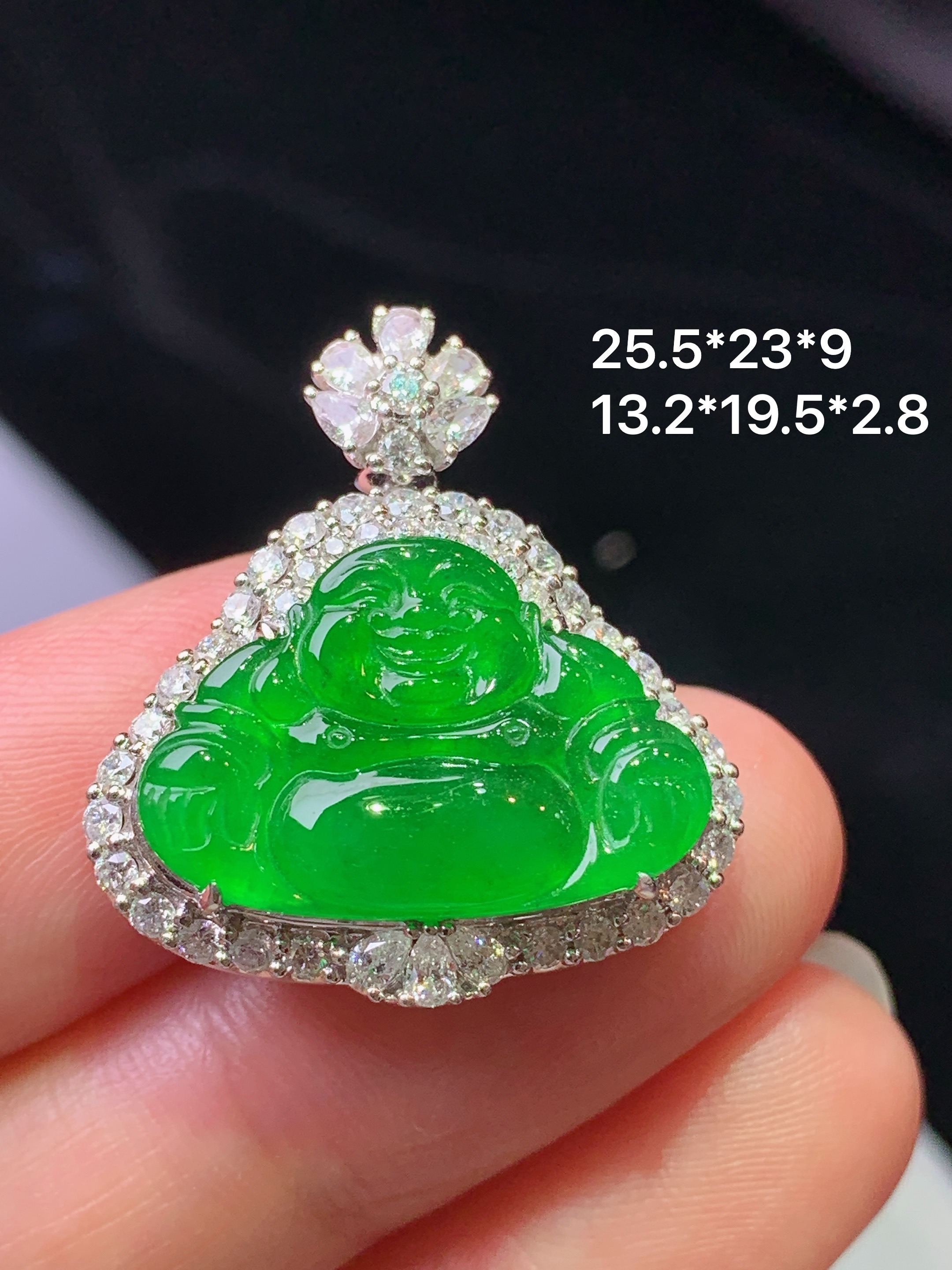 18k金钻镶嵌满绿佛公吊坠 玉质细腻 色泽艳丽清新 水润亮眼 整体尺寸25.5*23*9m4
