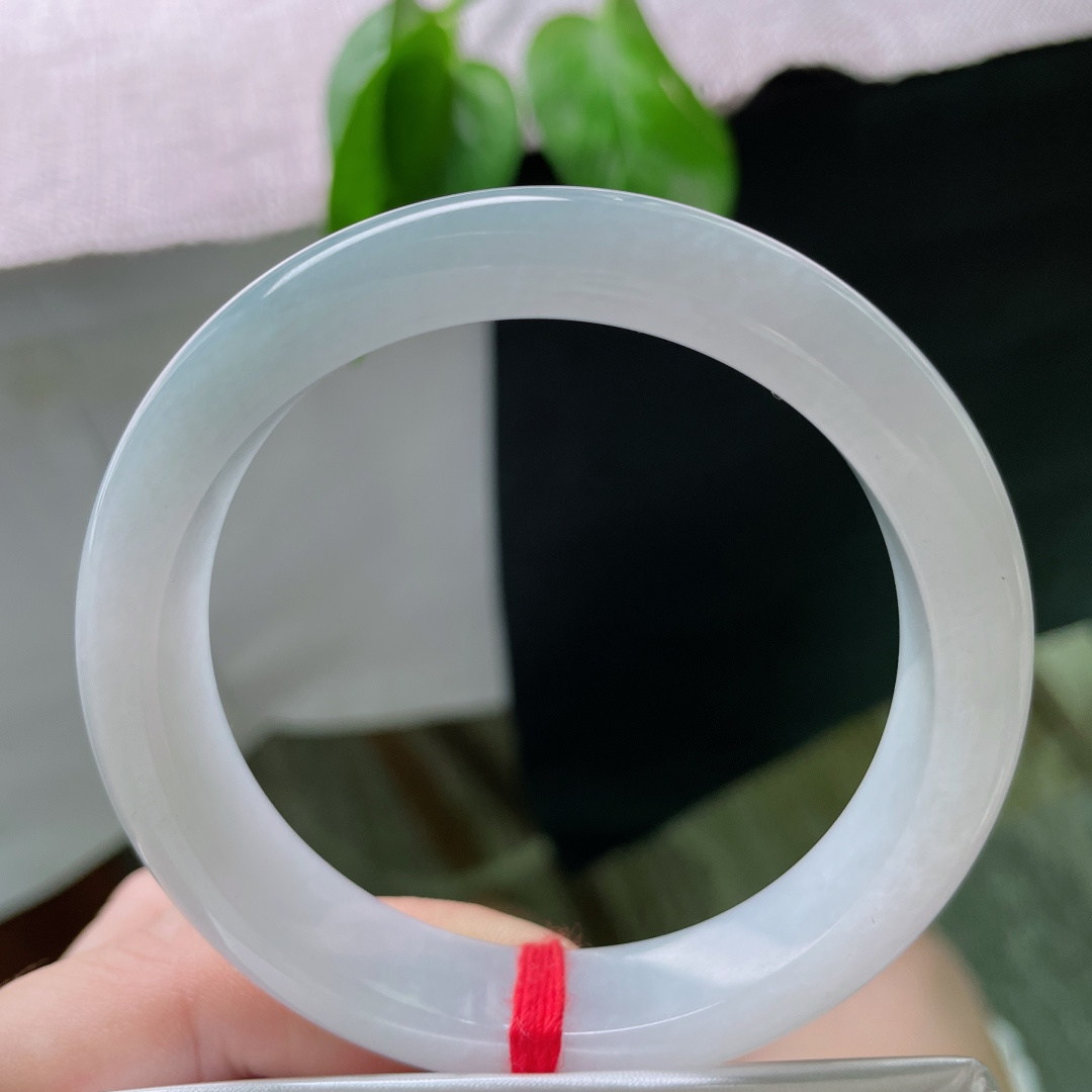 57.3/11.9/8.2，淡蓝色正圈，肉质细腻干净，清爽自然，娉婷袅娜，无裂，ss46315a