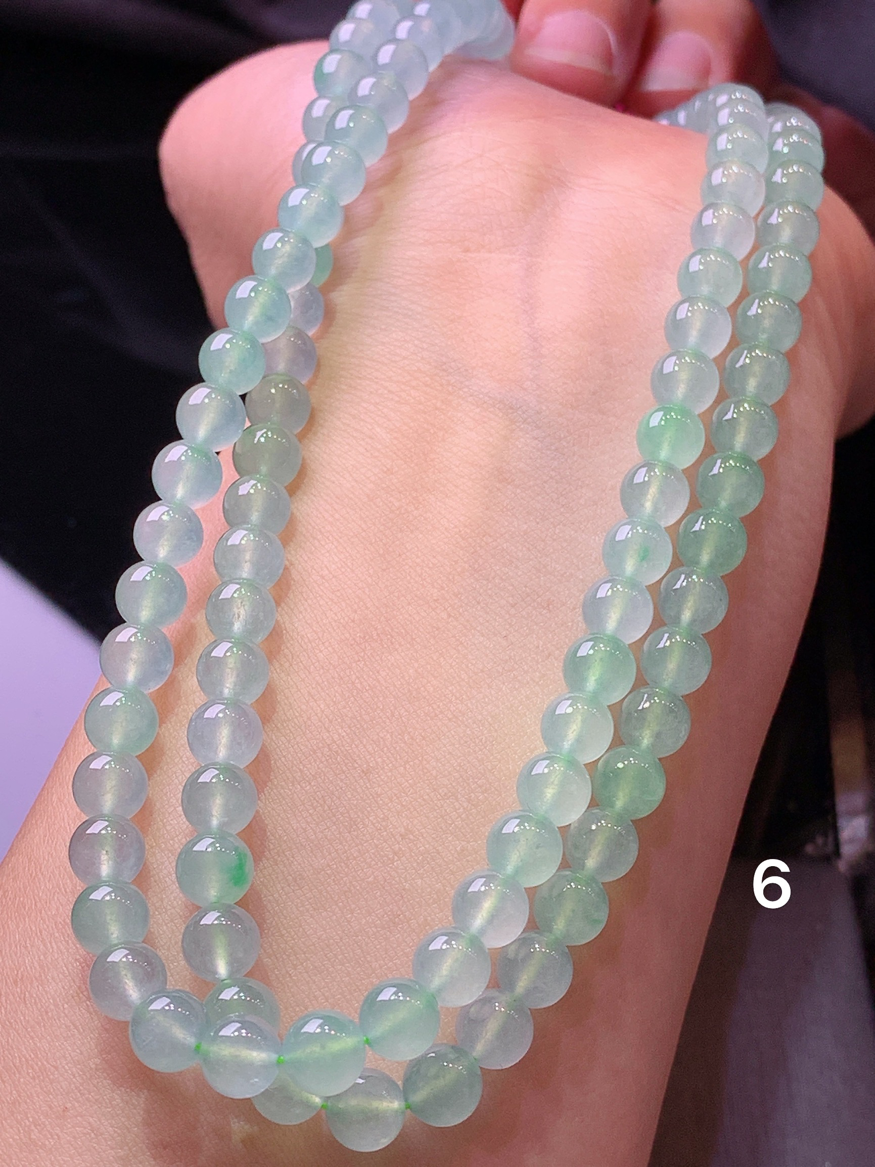 冰种圆珠项链 玉质细腻 色泽艳丽清新 水润亮眼 整体尺寸6c5
