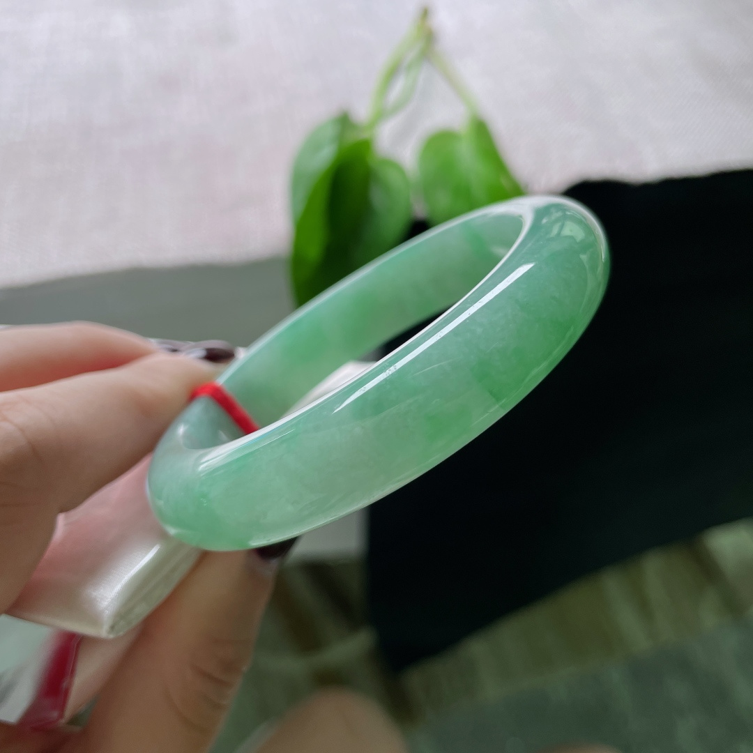 55.4/12.8/8.3，绿底正圈，山染黛，水浮青，一帘新绿洗旧尘。晶体纹，ss50853a