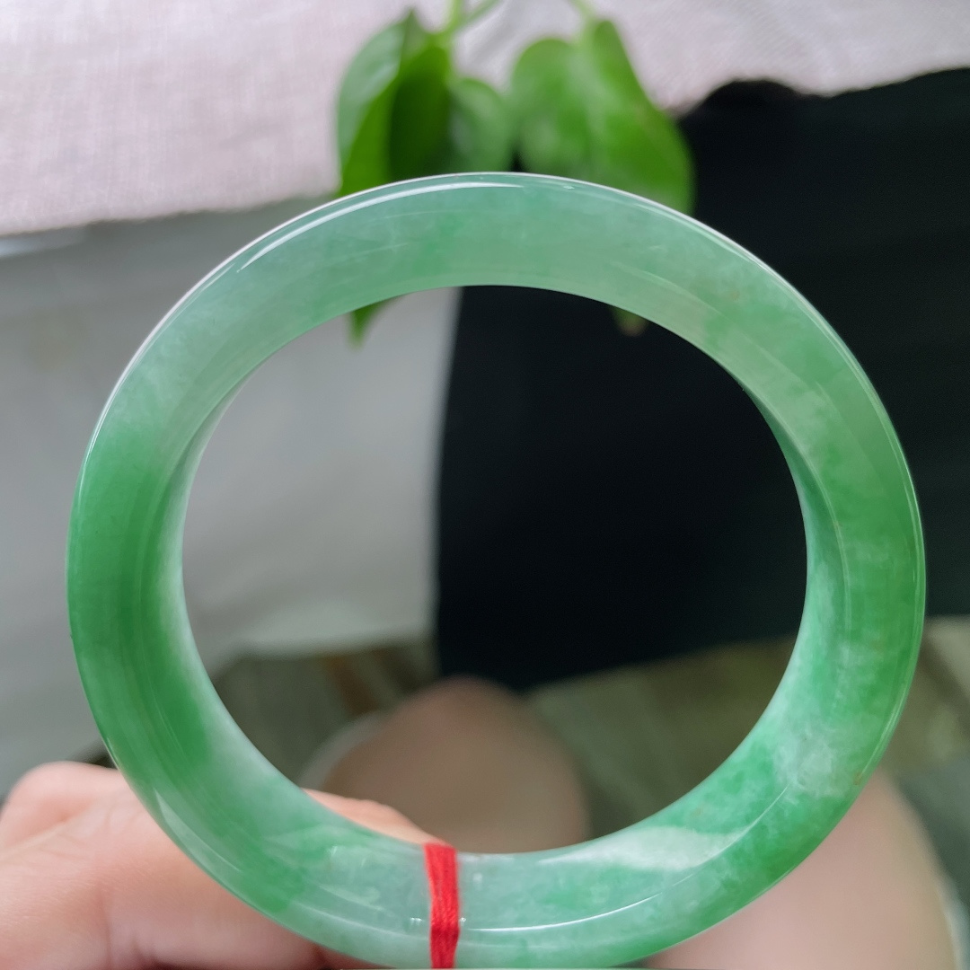 58.2/12.5/8.2，绿底正圈，如心中草原，广阔无垠，温柔半两，从容一生。洒金，晶体纹，ss50682a