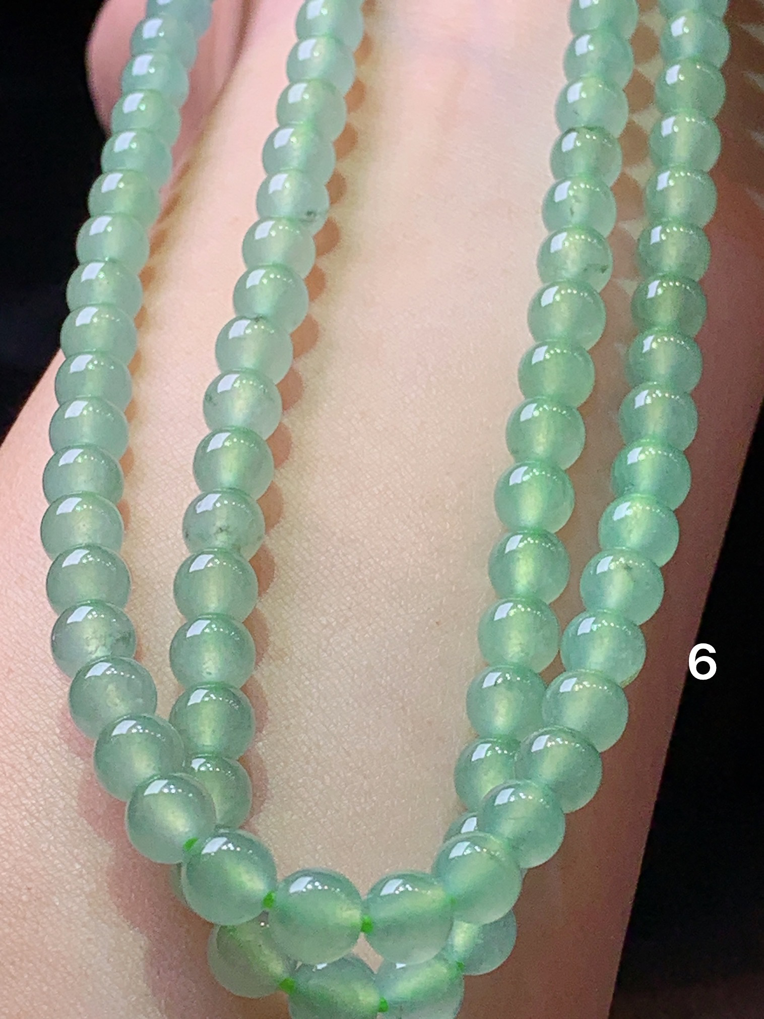 冰种浅绿圆珠项链 玉质细腻 色泽艳丽清新 水润亮眼 整体尺寸6 c5